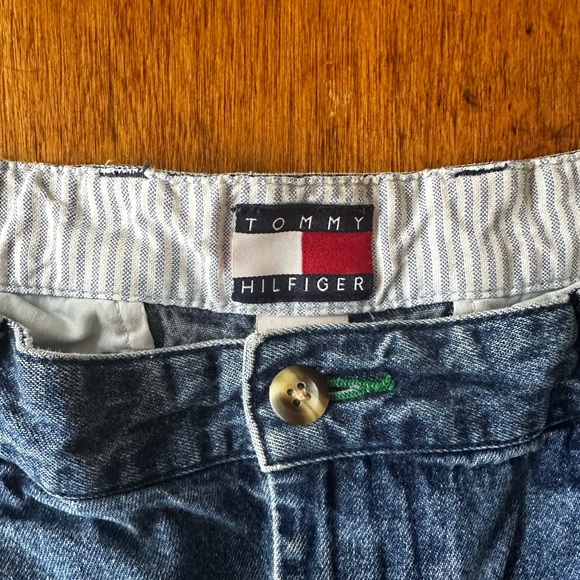 TOMMY HILFIGER - VINTAGE DENIM SHORTS - SIZE 33 MEN/SIZE 12 WOMEN - Picture 4 of 11